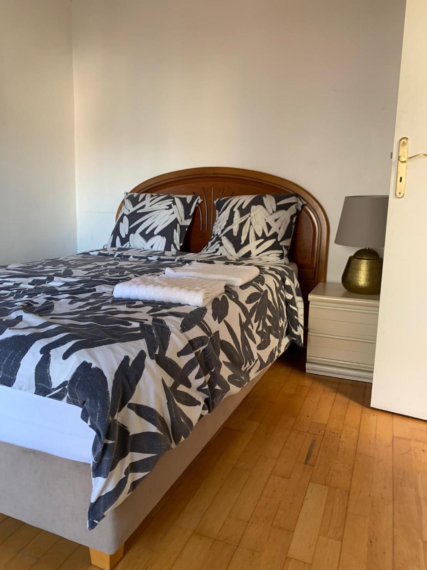 Pavillon & Jardinet A 5 Mn Paris , 30 Mn Stade De France Au Pied Du Rer B Apartment *