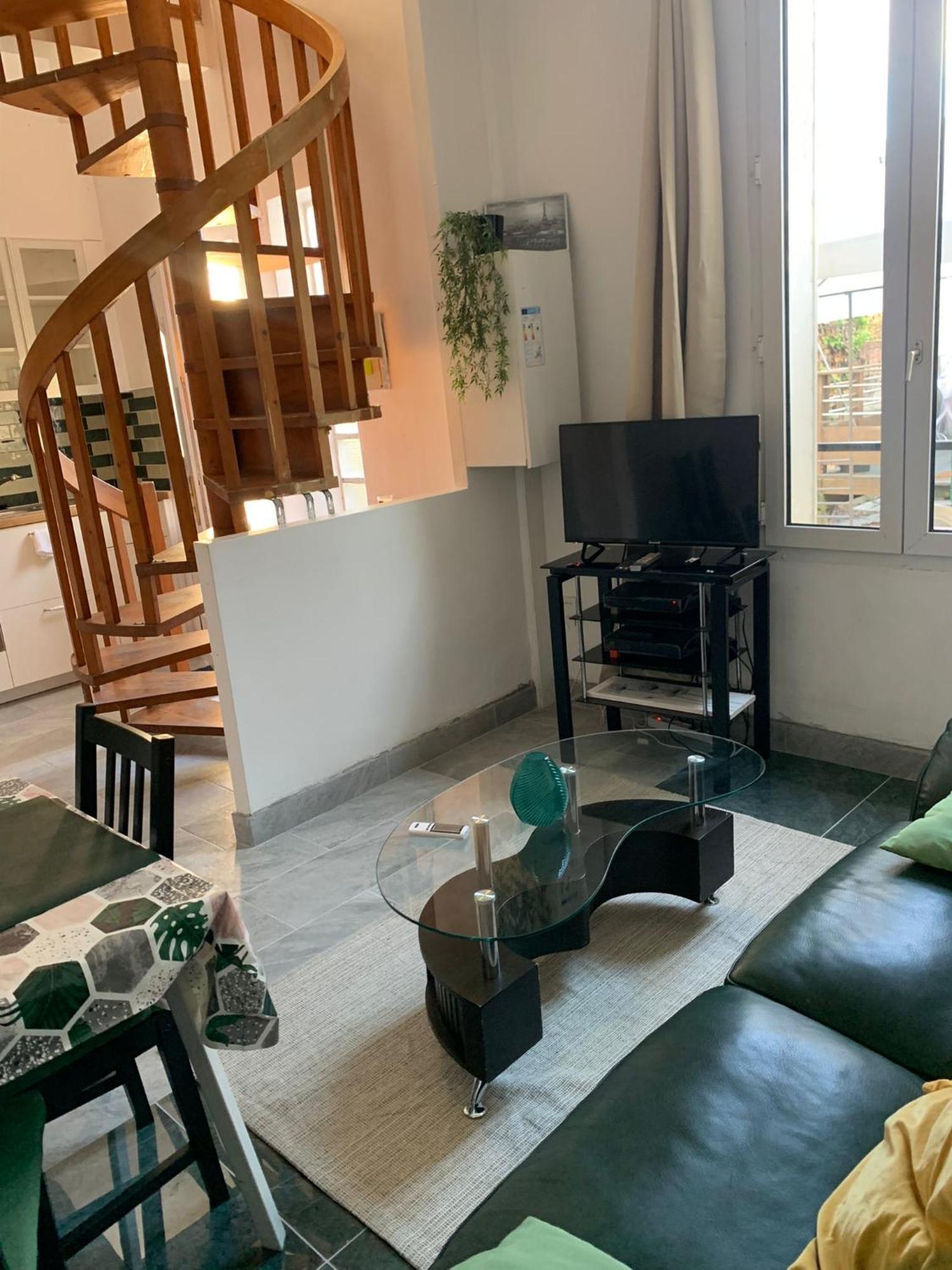 Appartement Pavillon Sur Cour 2 étage Avec Escalier Colimaçon 5 Mn Paris
